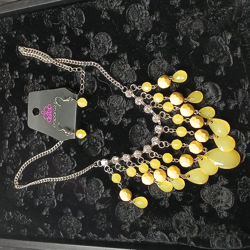 Paparazzi Yellow faceted and silver tone necklace w/ bling accents plus earrings